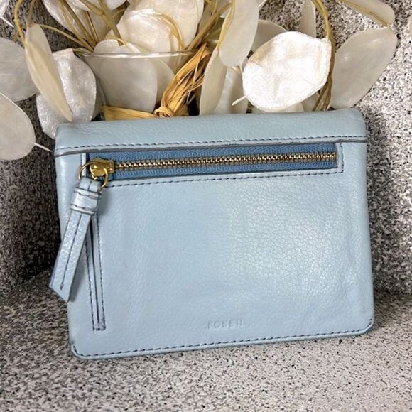 Fossil Baby Blue Genuine Leather Wallet - Picture 2 of 7